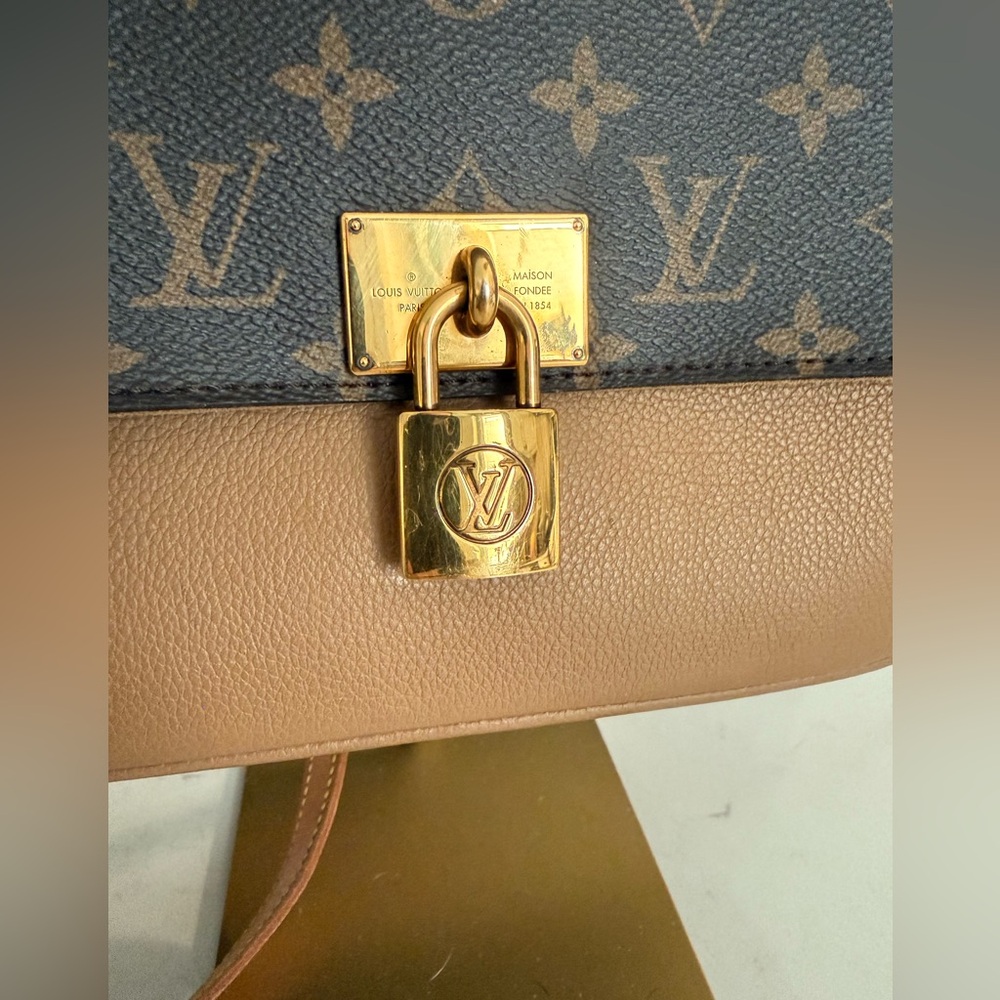 Louis Vuitton Monogram Marignan w/Dust Bag, Box & Added LV Crossbody Strap EUC - Picture 4 of 15